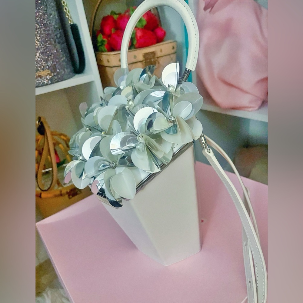 kate spade New York In Bloom Bouquet Embellished 3d flower vase purse - Picture 6 of 12
